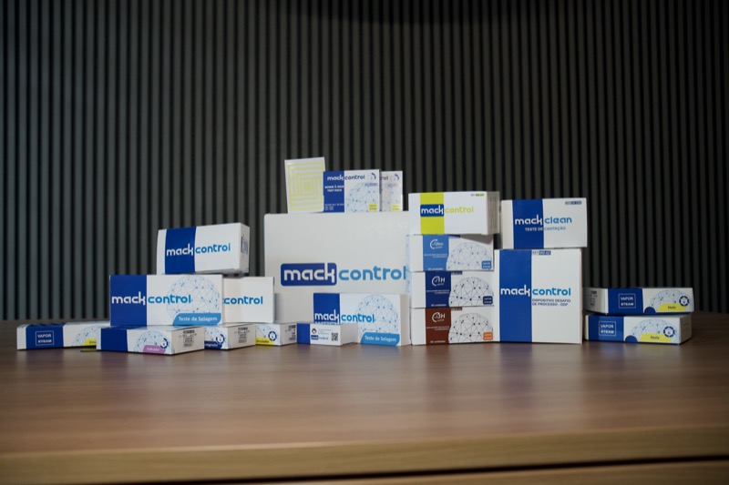 Conjunto de caixas da linha Mack Control, entre elas teste de selagem e dispositivo desafio de processo